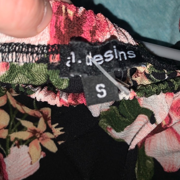 Cute Flowery Off The Shoulder Blouse 🌸 - Picture 2 of 2